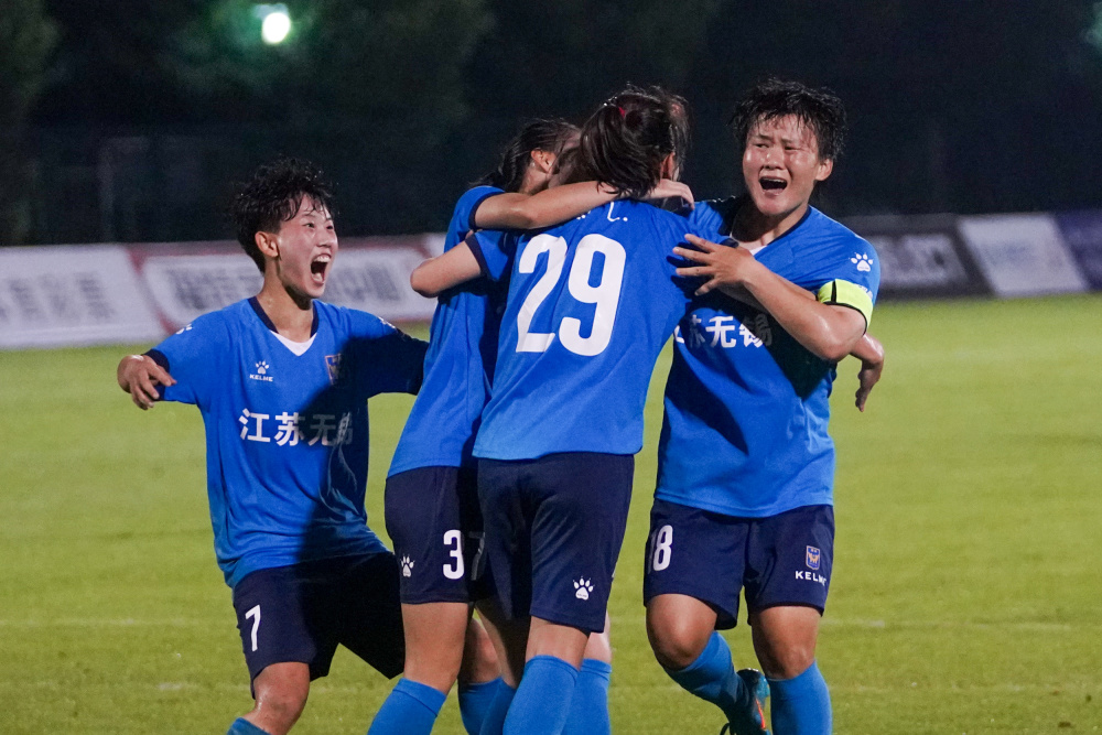 关于选手表现稳定，女足比赛赛场精彩纷呈、球迷欣喜观望的信息