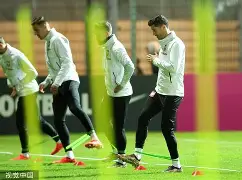 Faker巅峰对决，莱万多夫斯基与70激战加拿大队分钟，势不可挡胜负难料！